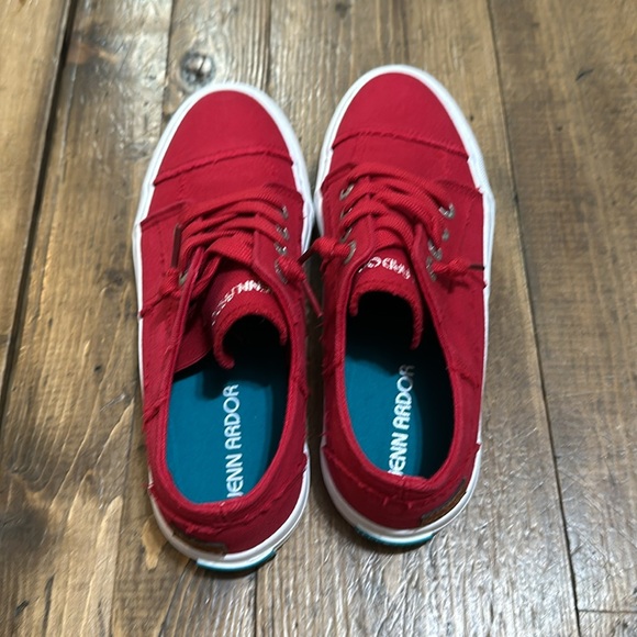 Red shoes - Picture 2 of 4